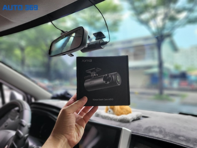 Gắn camera hành trình 70mai M310 cho ô tô