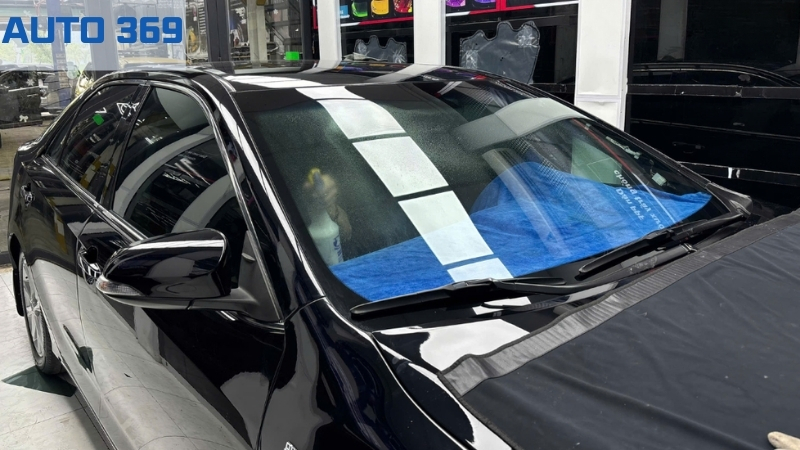 Dán phim cách nhiệt Nano Ceramic cho ô tô